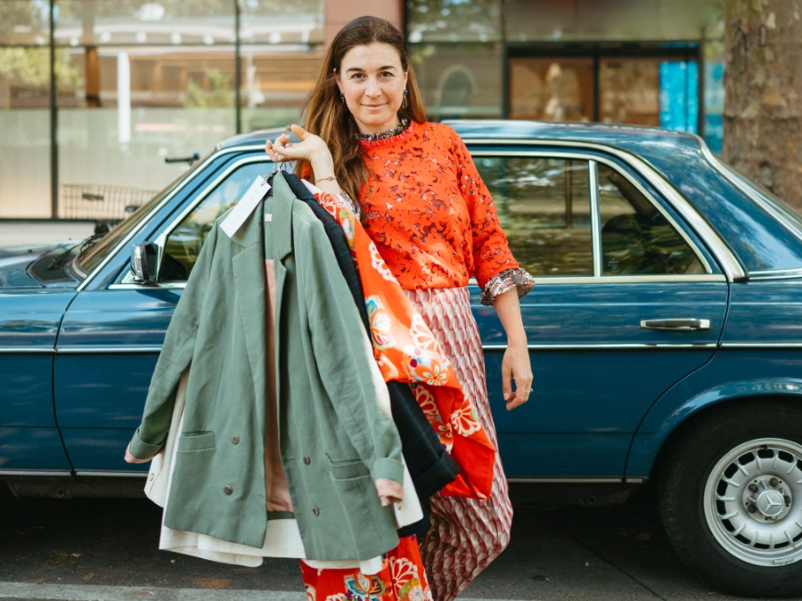 Janine Dudenhöffer Sustainable Stylists mit Kleidung